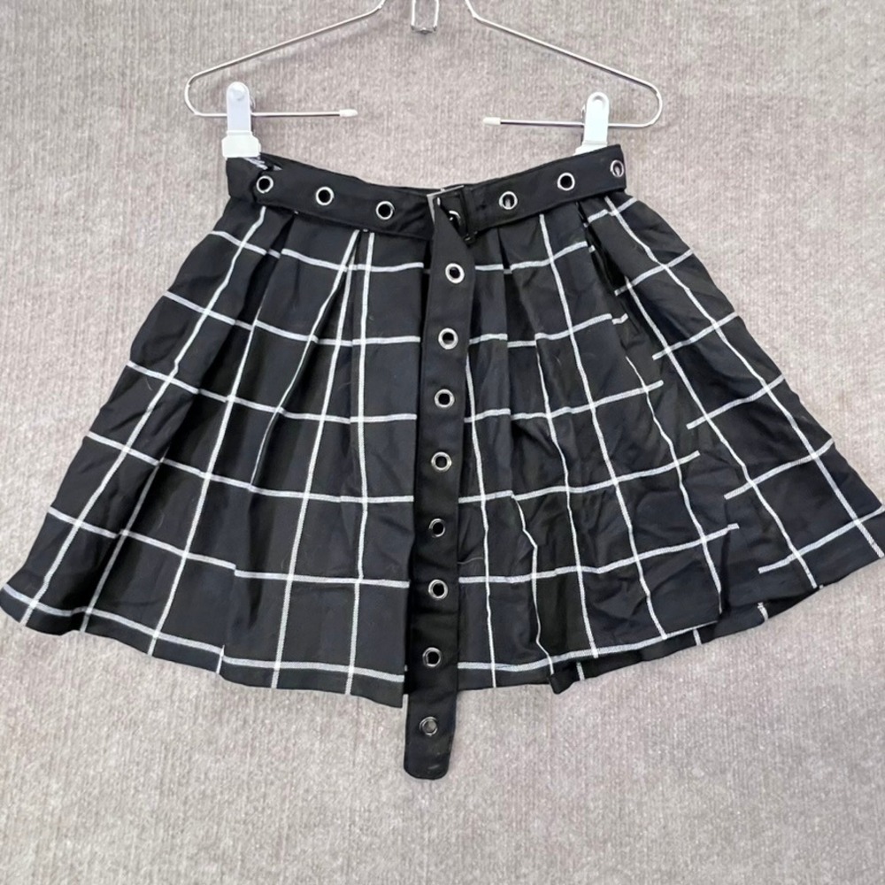 Hot Topic‎ Black Grid Print Pleated Skirt with Belt Detail - Size Small